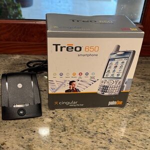 NIB Treo 650 Smartphone with Charger
